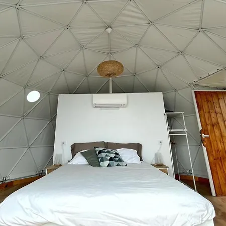 Domo Volcano Experience Piscina Climatizada אתר קמפינג *