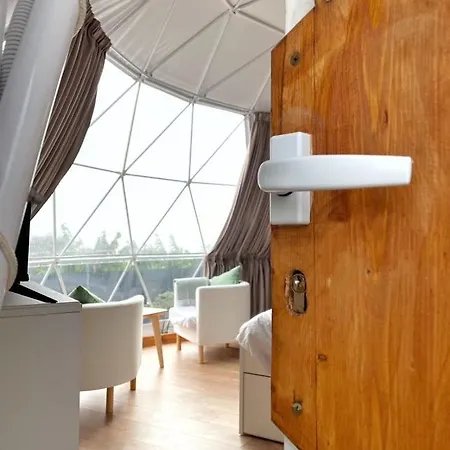 Domo Volcano Experience Piscina Climatizada אתר קמפינג