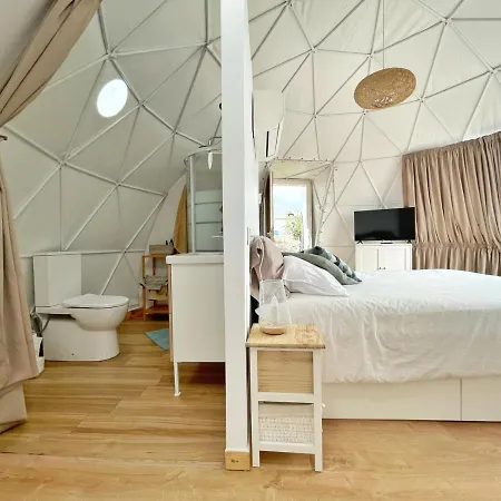 Domo Volcano Experience Piscina Climatizada אתר קמפינג