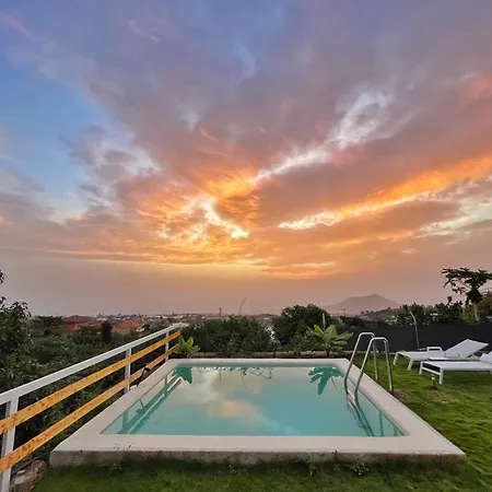 Domo Volcano Experience Piscina Climatizada Kemping